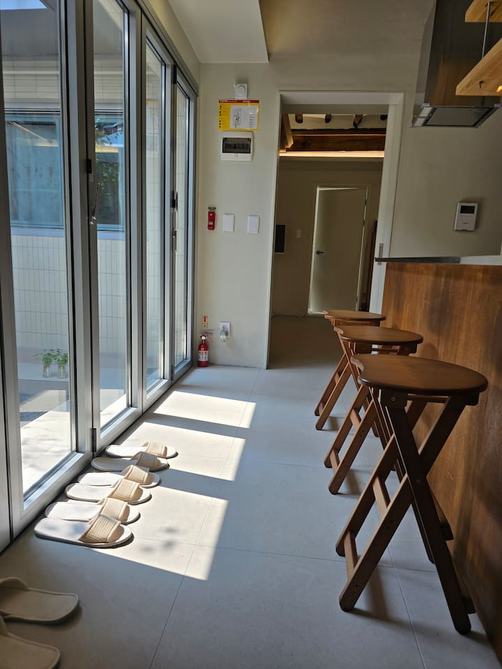 채광이 훌륭한 미니 주방에서  평화로운 시간을 보내보세요 