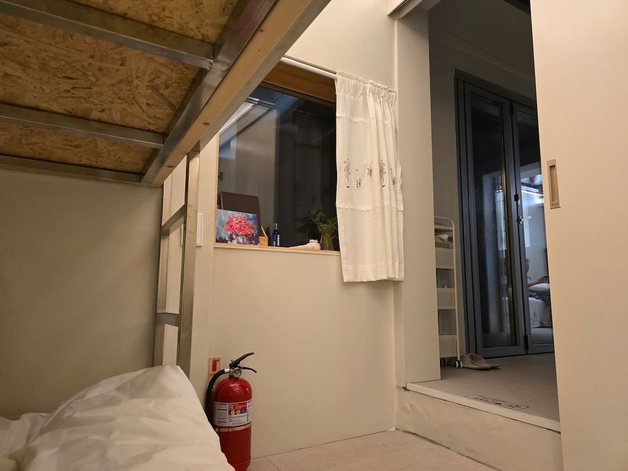 주방과의 연결은 미닫이문으로 공간 활용을 극대화 했습니다.