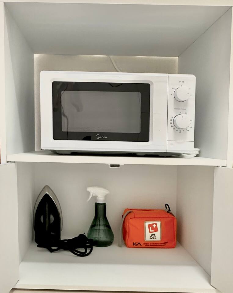 전자레인지, 다리미, 분무기, 구급상자