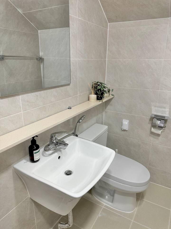 올 리모델링을 마친 쾌적한 욕실.